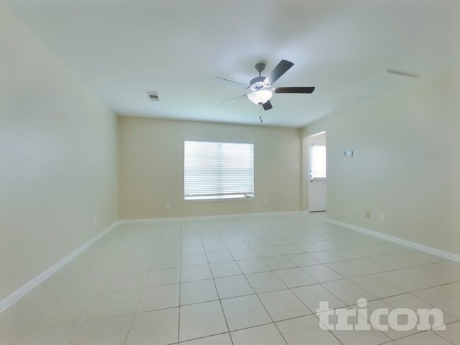 Photo - 524 Red Dusk Paint Dr