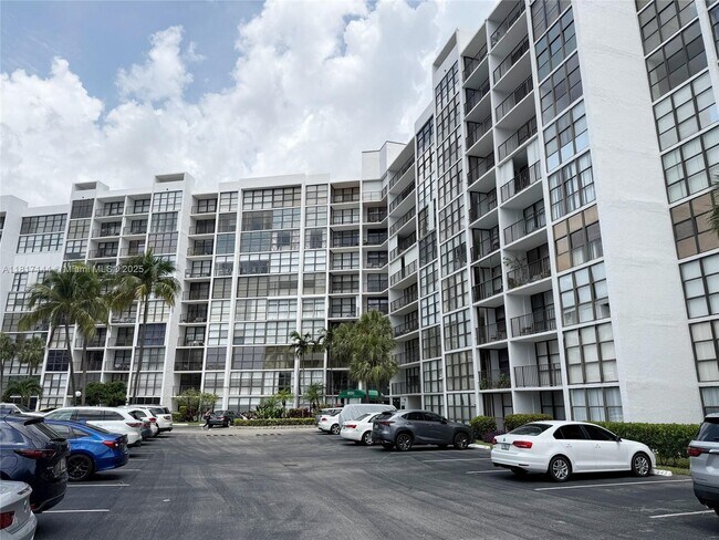 Photo - 800 Parkview Dr Unit 820