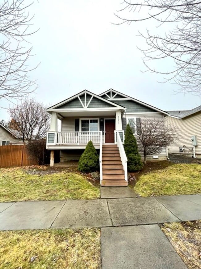 Building Photo - Single level home in Foxborough! Fenced yard! A/C and a gas fireplace!