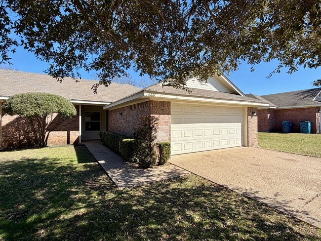 Building Photo - 620parkl Unit 1