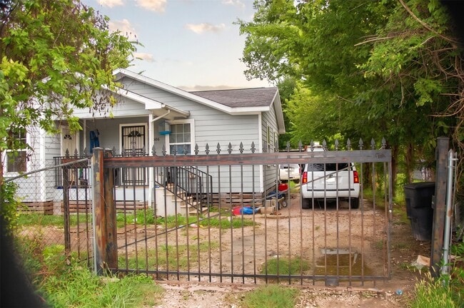 Photo - 806 Granville Dr