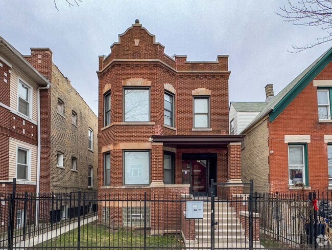 Building Photo - 1536 N Hamlin Ave Unit G Rental