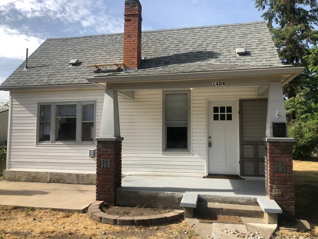 Adorable 2 Bedroom House - Adorable 2 Bedroom House