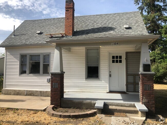 Building Photo - Adorable 2 Bedroom House