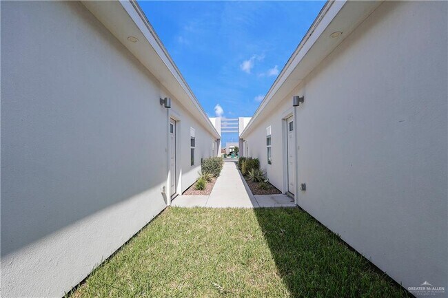 16 S Dahlia St Unit 3
