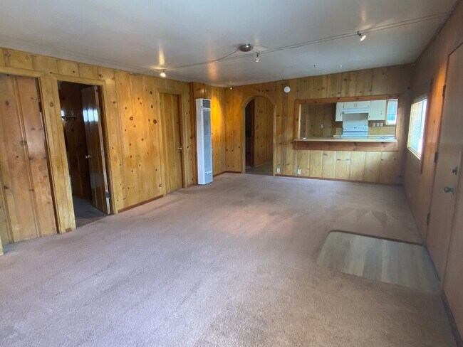 Photo - 486 Trinidad St