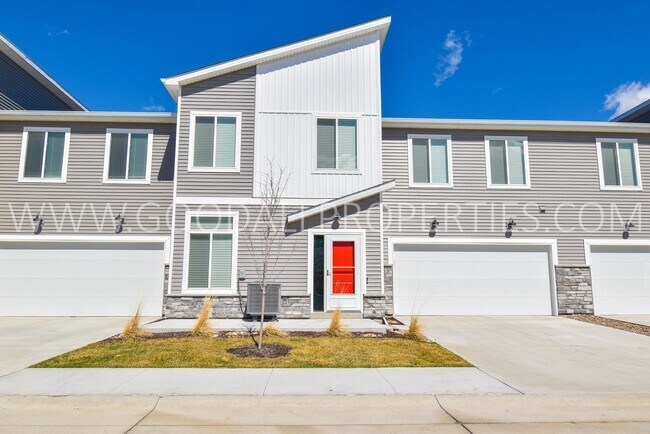 3 Bedroom 2.5 Bath Townhome in Waukee. - 3 Bedroom 2.5 Bath Townhome in Waukee.