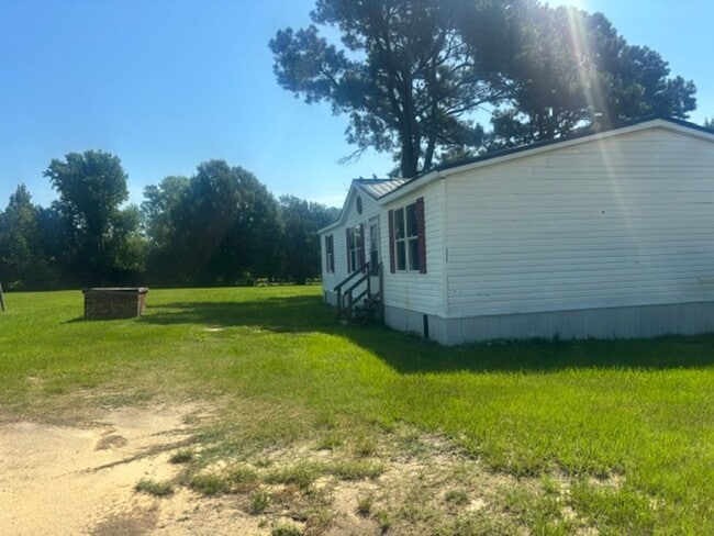 8967 Roseboro Hwy