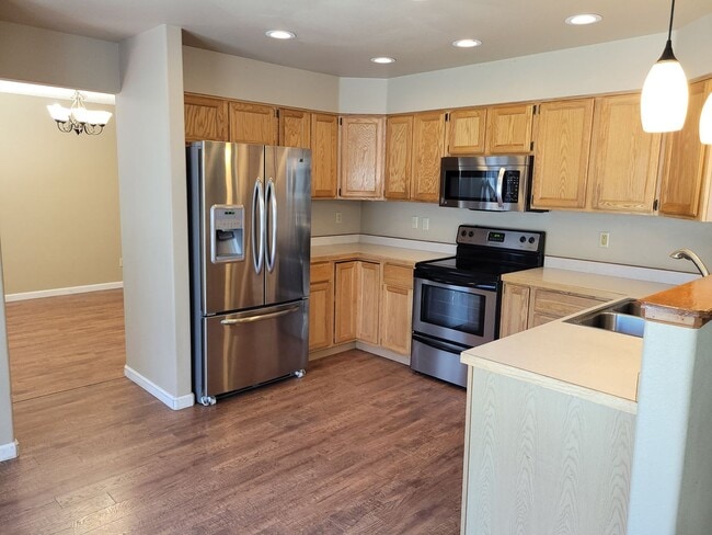 Photo - 305 Holbrook St