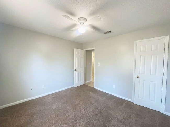 Photo - 305 Barfield St