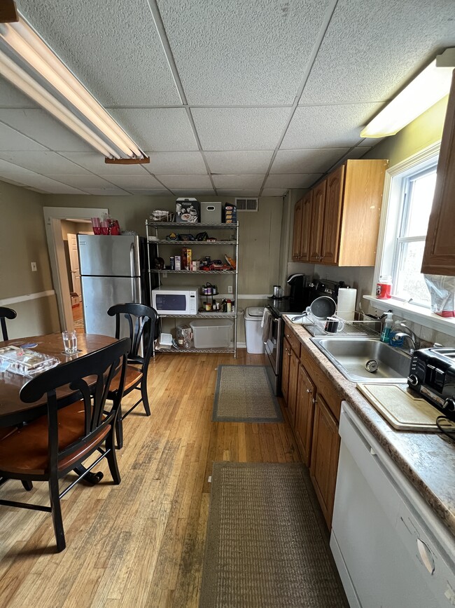 Photo - 735 Somerville Ave Unit 3