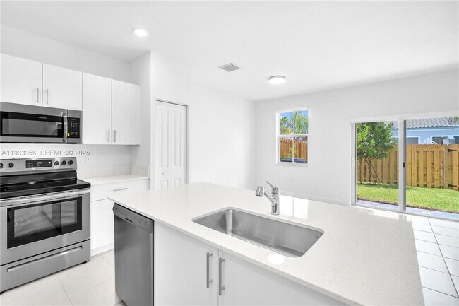 Photo - 12002 NW 47th Manor