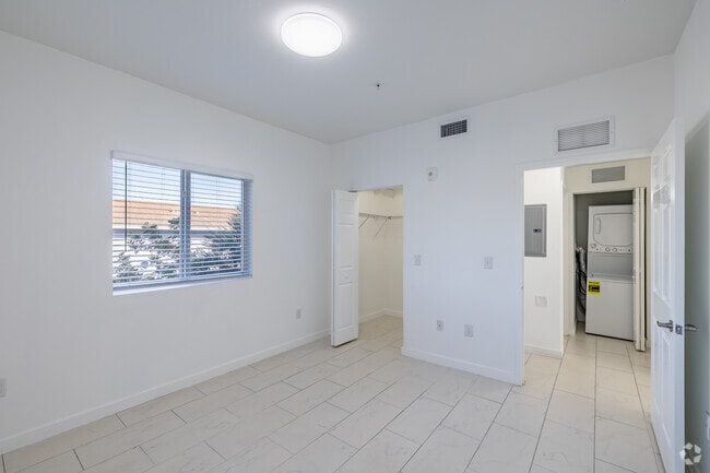 1BR, 1BA - 618SF - Bedroom