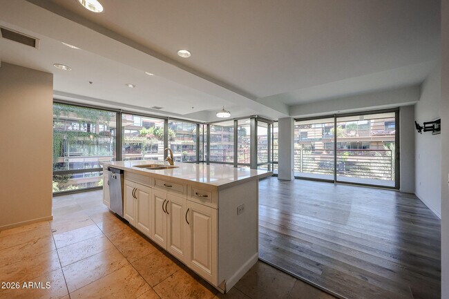 Building Photo - 7137 E Rancho Vista Dr Unit 5005
