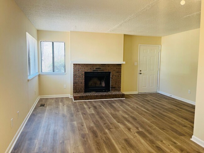 Photo - 13-15 Oakmount Dr Unit 15 Oakmount Drive