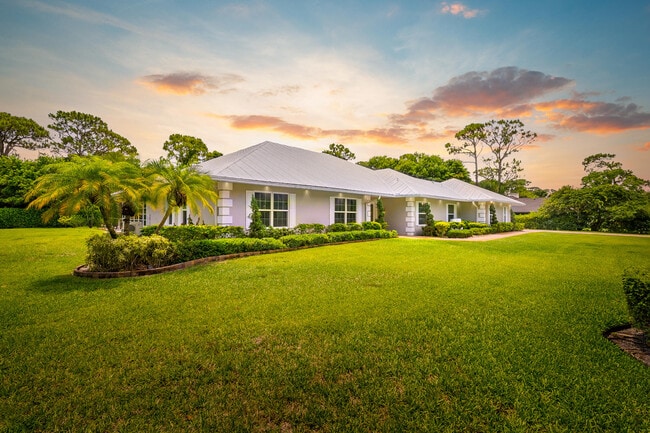 Building Photo - 7903 Plantation Lakes Dr