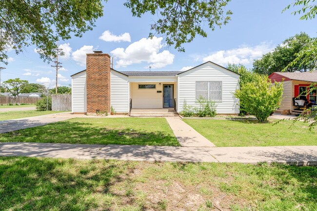 Building Photo - Super nice 5 Bedroom 3 bath property for r...