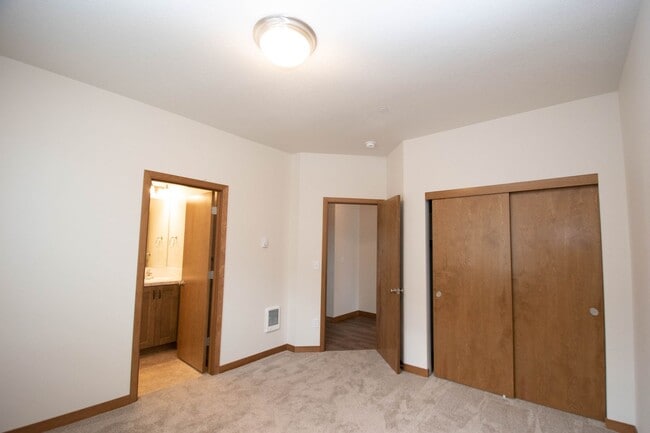 Photo - Gorgeous 2BD Duplex in Great Washougal Location! Beautiful Finishes!