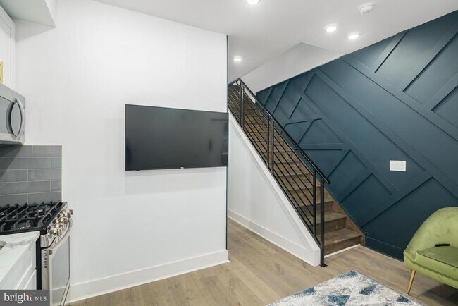 Photo - 3127 Richmond St