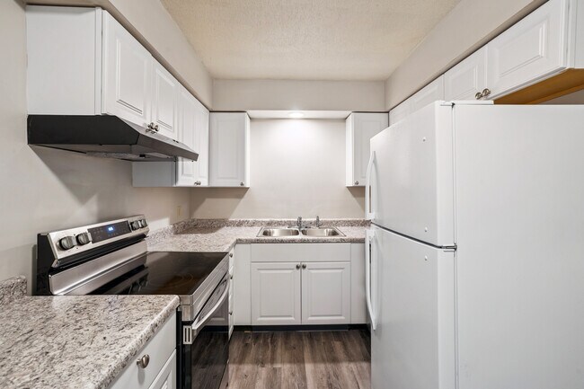 Lincoln Manor Apartments