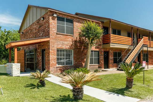 Interior Photo - Oaks at Mustang Rental