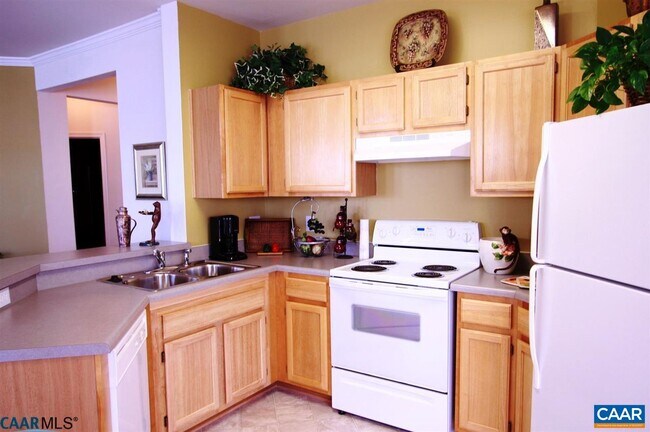 825 Beverly Way Unit C