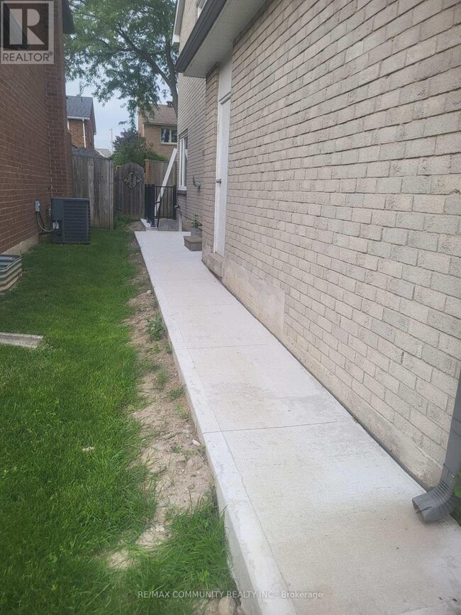 Photo - 609 Amberwood Crescent