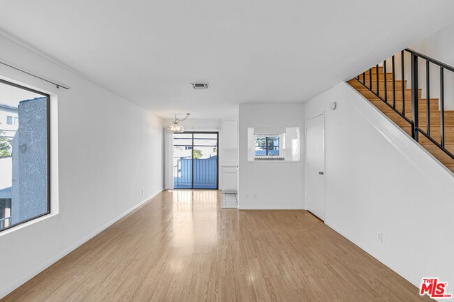 Photo - 2490 Purdue Ave Unidad 7