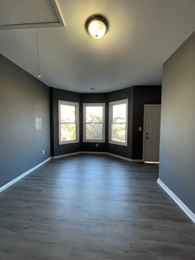 Unit 1R - 662 Grove St Unit 1R