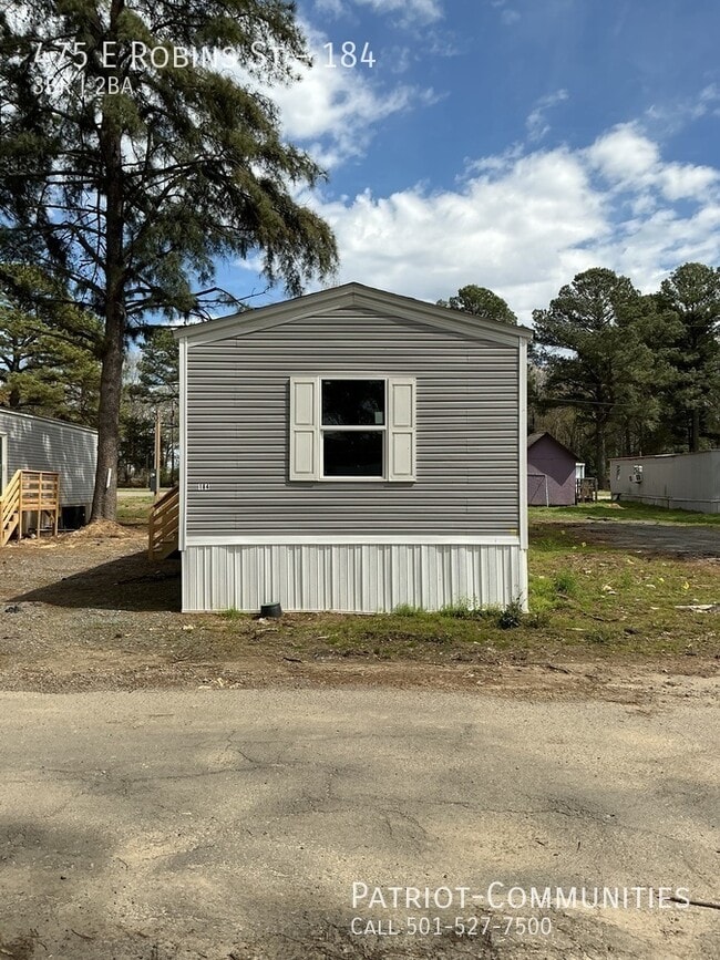 Building Photo - 475 E Robins St