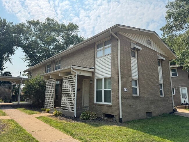 Building Photo - 41 Sutton Ct Unit 41