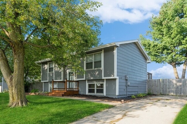 Building Photo - QUIET NEIGHBORHOOD!! 3 Bedroom, 1.5 Bath Home in Norwalk