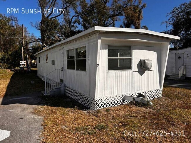 Building Photo - 710 S 50th St Unit 9