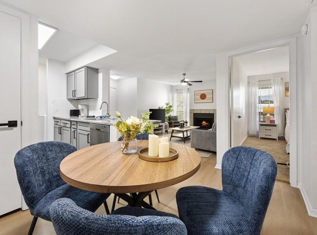 Comfortable Areas - Aspen Court Apartments