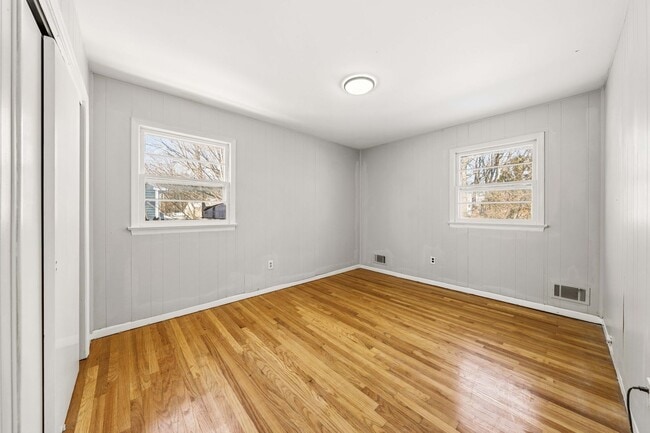 Photo - Huge House With Oversized Bedrooms!