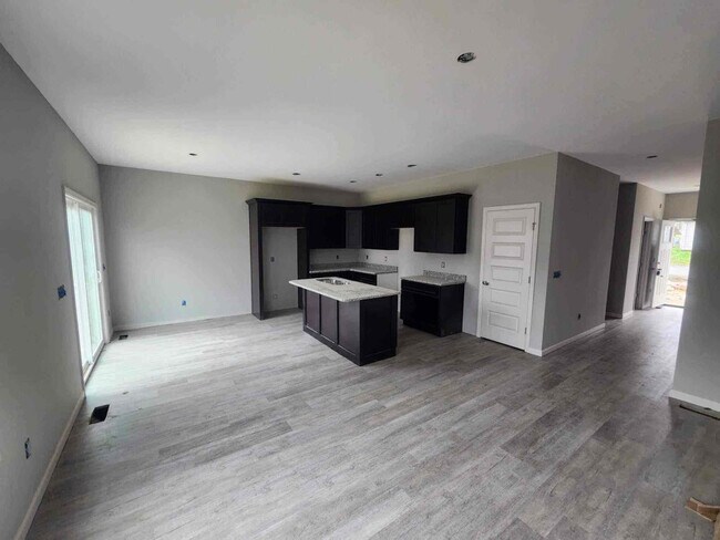 Photo - 118 Central Dr