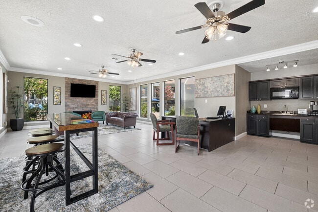 Casa club - Waverly Apts