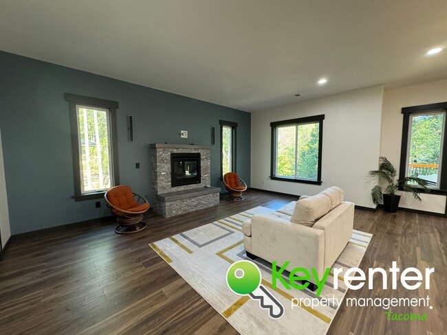 Photo - Brand New Magnificent 4bed/3bath Luxurious House in Lakebay!