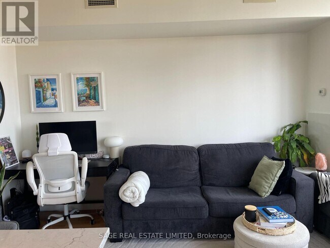 Photo - 281 Mutual St Unit 2107