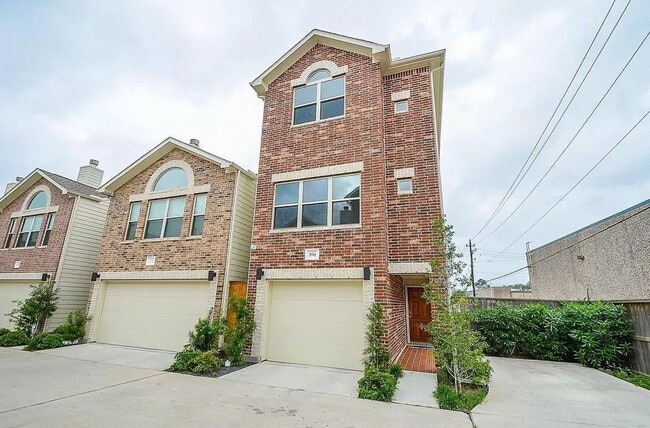 Building Photo - 3614 Main Plaza Dr