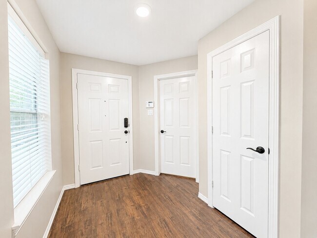 Photo - 1823 Strongs Ct