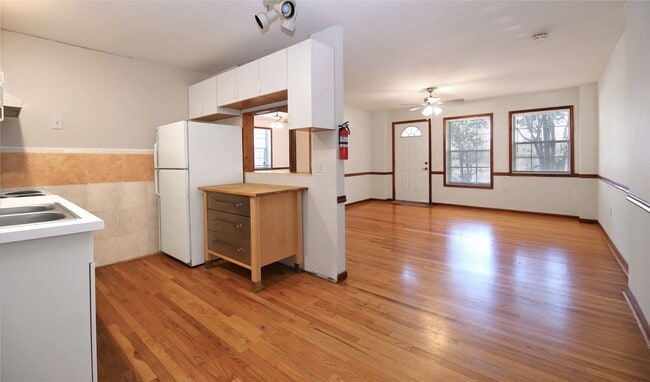 Building Photo - 410 Anita St Unit 1E Rental