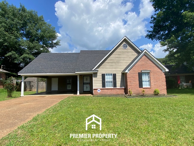 Building Photo - Charming 3BR/2BA Raleigh Cove | Vaulted Ceilings, Fireplace & Bay Window Nook