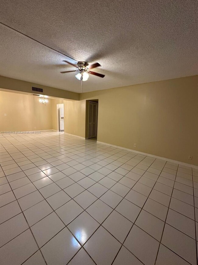 Photo - 604 NW 13th St Unidad 23