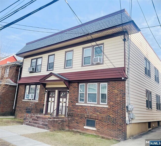 Building Photo - 741-743-743 Hamilton St Unit 1R-1R Rental