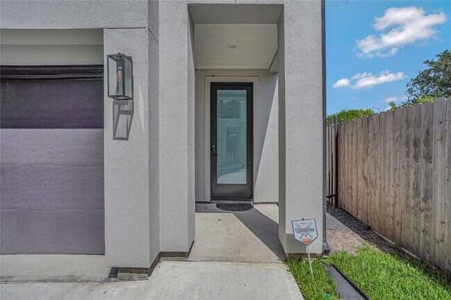 Photo - 2711 Rosalie St