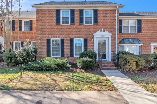Building Photo - Stylish 3BR / 2.5BA Condo in Wedgewood Townes