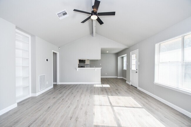 Photo - 6911 Winding Trace Dr