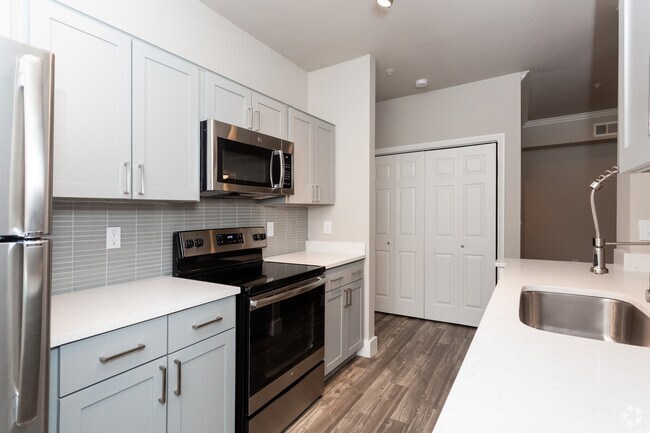 2HAB,2BA-1,080 ft²