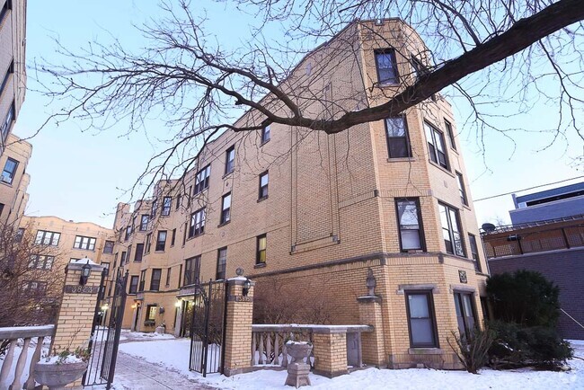 Building Photo - 3817.5 N Greenview Ave Rental